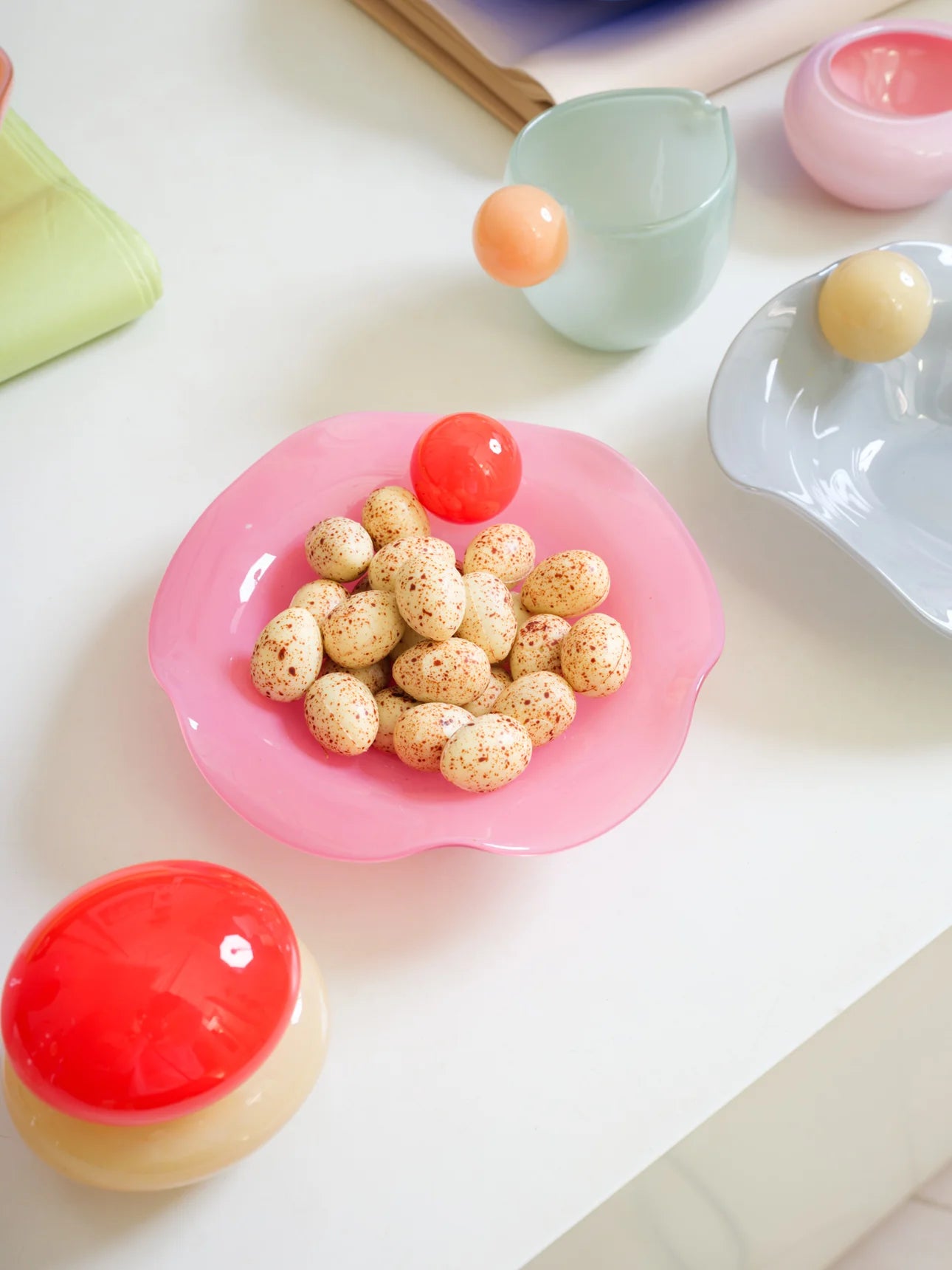 The Bowl with a Twist in Chili Red and Pink