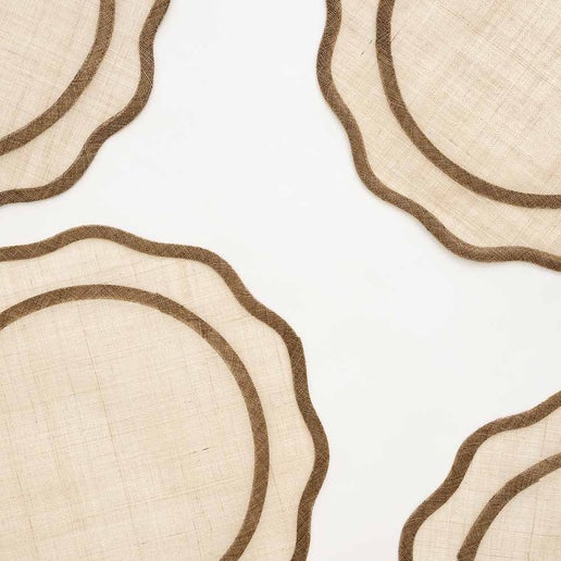 Scalloped Placemat Brown
